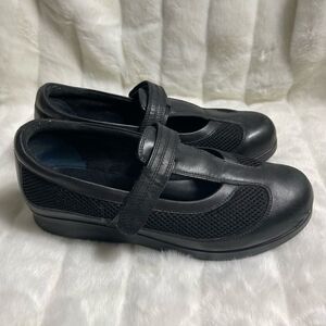 Drew black leather and mesh T Strap shoes Velcro strap closure SZ11